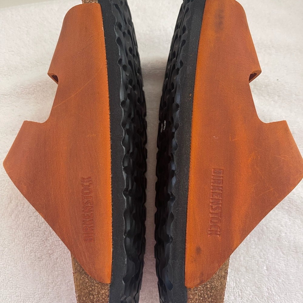 NEW BIRKENSTOCK ARIZONA BIG BUCKLE SLIDE SANDAL
BURNT ORANGE SIZE: 37 US6 - Picture 7 of 10